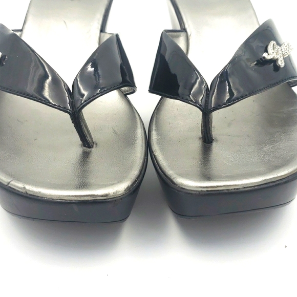 GUESS WEDGE FLIP FLOPS - Picture 13 of 14